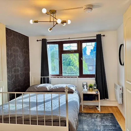 The Vallance House London Room photo